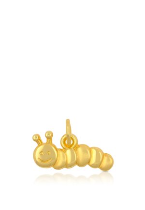 Goldener Charme in Form einer Raupe mit einem lächelnden Gesicht und zwei Fühlern, entworfen zum Anbringen an einem Armband oder einer Halskette.