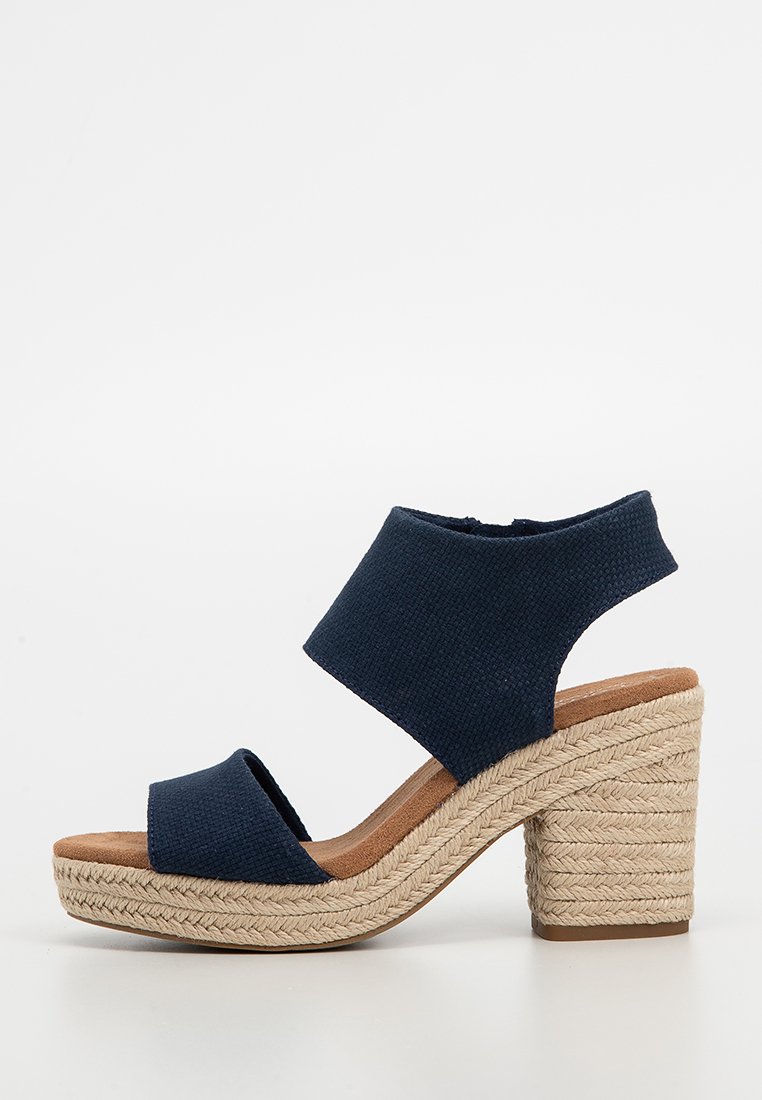 TOMS Sandalen met plateauzool donkerblauw