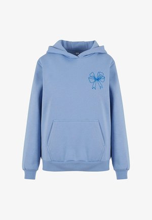 Hanorac bleu deschis cu glugă, buzunar frontal și grafică cu fundiță albastră pe piept. Material moale cu o croială lejeră și manșete ribbate.