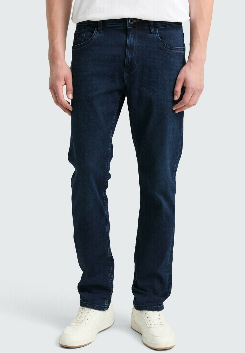 Tmavomodré džínsy vyrobené z denimu, s rovnými nohavicami, piatimi vreckami a klasickým zapínaním na gombík a zips.