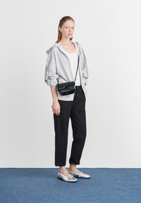 Puma OVERSIZED FULL ZIP HOODIE - Majica s kapuljačom i patentnim zatvaračem - flat light gray heather