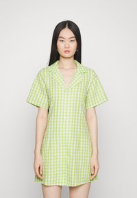 Monki Vestido camiseiro - green