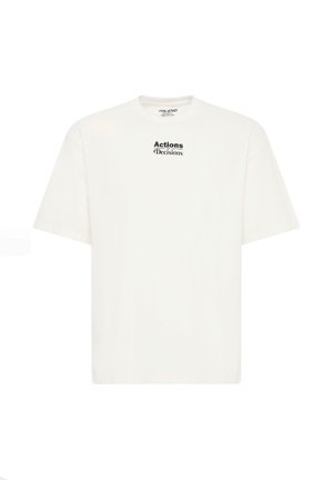 Valge puuvillane t-särk lühikeste varrukatega, millel on must trükitud graafika, kus on kirjas "Tegevused Otsused" rinnal.