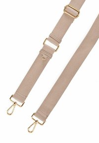 Beżowy materiałowy pasek na ramię z złotymi akcesoriami, wyposażony w regulowane zjeżdżacze i zaczepy na obu końcach. Gładka tekstura.