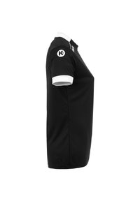 Schwarzes Poloshirt mit weißem Kragen und Saum an den Ärmeln. Verfügt über ein Logo auf dem linken Ärmel. Hergestellt aus einem glatten, leichten Stoff.