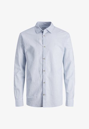 Chemise boutonnée rayée bleu clair avec des manches longues, un col classique et des boutons en forme de perle sur le devant. Tissu en coton, texture lisse.