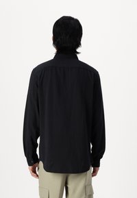GAP BRUSHED UTILITY - Ametlik pluus - true black