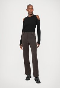 AVAVAV STRAIGHT SUITPANT PINSTRIPE  - Bukse - brown