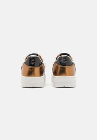 Colmar Originals AUSTIN - Sporta apavi - white/black/metal
