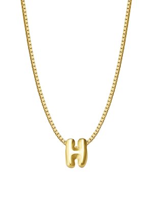 Zelta ķēdes kaklarota ar izteiksmīgu, teksturētu burtiem "H" piekariņu, demonstrējot gludu, spīdīgu apdari un kvadrātveida acu dizainu.