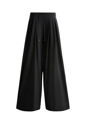 Črni široki hlače z naborki, elastičnim pasom in vrvico spredaj, izdelane iz gladkega materiala.