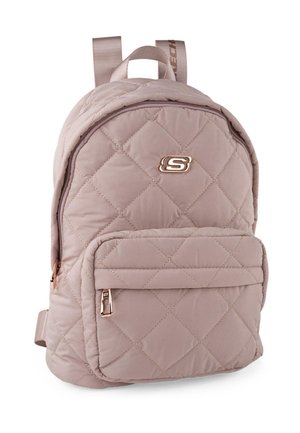 Mochila acolchada de color rosa pálido con un bolsillo con cremallera en la parte delantera, dos correas para los hombros y un acento de logo metálico. Fabricada en un suave tejido con patrón de diamante.