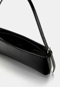 PULL&BEAR Ručna torba - black