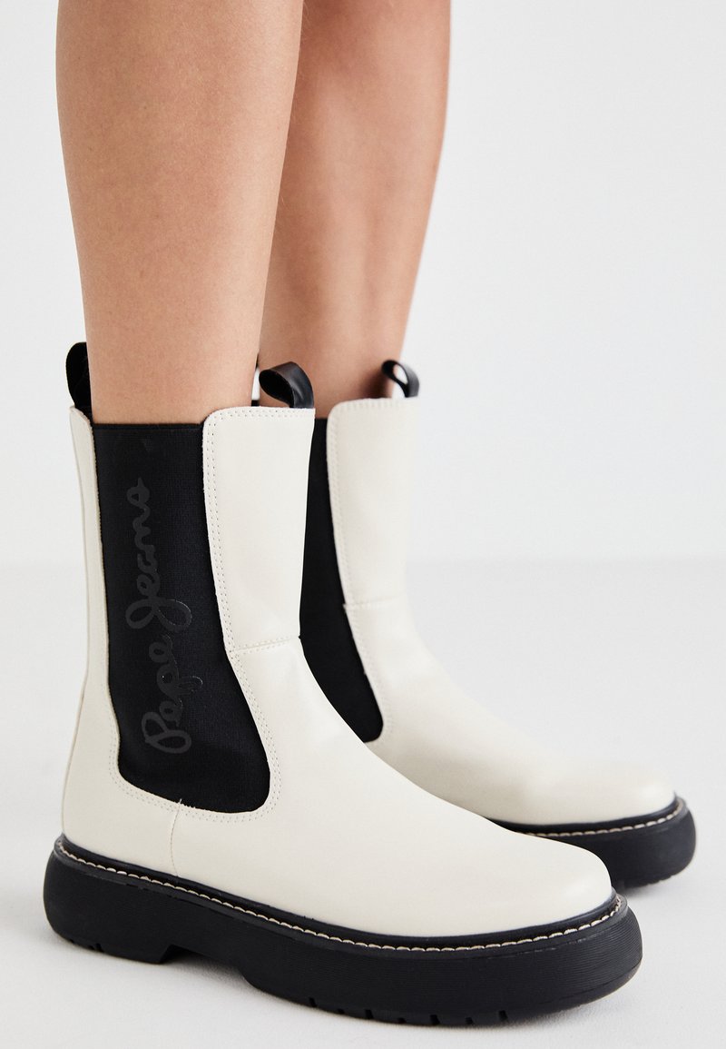 Pepe Jeans Enkellaarsjes met plateauzool crème