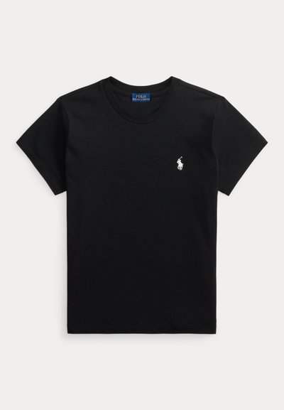 Μαύρο κοντομάνικο t-shirt με στρογγυλή λαιμόκοψη, μικρό λευκό λογότυπο παίκτη πόλο στο αριστερό στήθος και μπλε ετικέτα μέσα στην λαιμόκοψη.