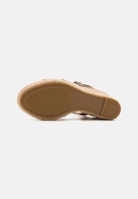 Tommy Hilfiger WEDGE  - Sandali con zeppa - cognac brown