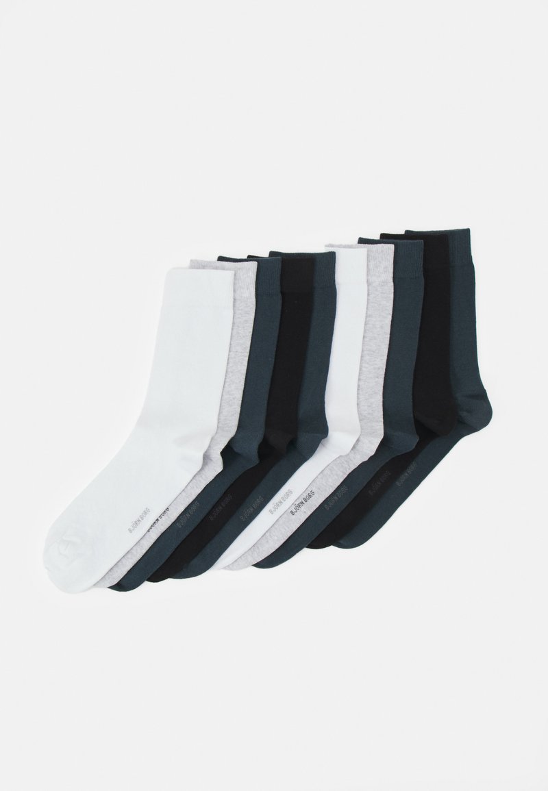Conjunto de 10 calcetines en colores variados: blanco, gris, negro y verde oscuro. Fabricados con tela suave de textura lisa y puños acanalados.