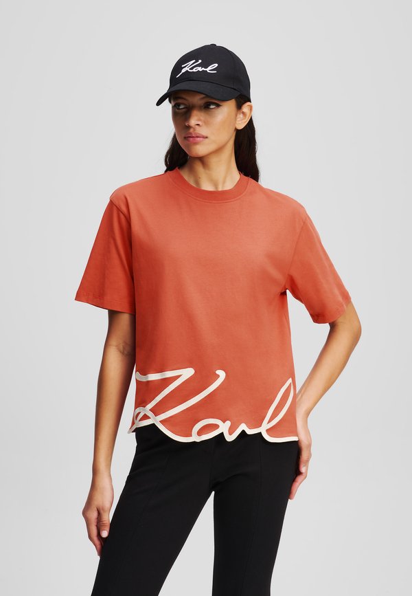 SIGNATURE HEM - Print T-shirt - cinnabar