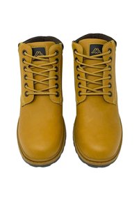 Brązowe skórzane botki za kostkę z czarnymi sznurówkami i złotą naszywką z logo. Okrągły czubek, wyściełany kołnierz oraz wzorzysty gumowy spód dla lepszej przyczepności.
