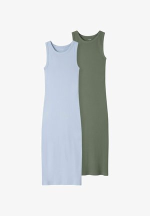 Deux robes débardeurs sans manches, longueur genou, en bleu clair et vert olive, présentées à plat sur fond blanc.