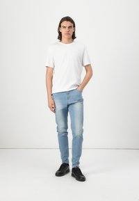 TOM TAILOR BASIC CREW NECK - Camiseta básica - white