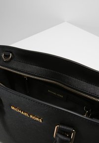 MICHAEL Michael Kors SELMA SATCHEL  - Handtasche - black