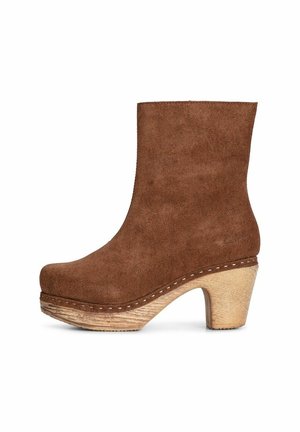 Enkellaarsjes met plateauzool - brown