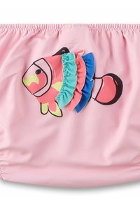 Rosa Schwimmunterteil mit einer Illustration eines Fisches, der farbenfrohe Rüschen in Blau, Grün und Pink hat. Hergestellt aus dehnbarem, glattem Stoff.