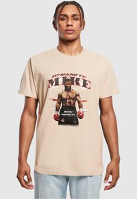 Mister Tee - DYNAMITE MIKE  - Print T-shirt - sand Thumbnail Image 1