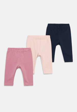 Tres pares de leggings para bebé en rosa, rosa claro y azul marino, con cinturillas elásticas, colocados planos sobre un fondo blanco.