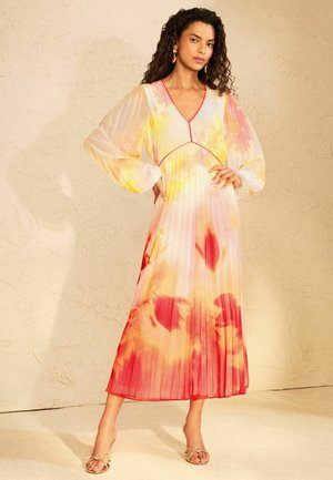 Love & Roses, REGULAR FIT - CHIFFON PLEATED MIDI DRESS . - Vestido informal - orange ombre