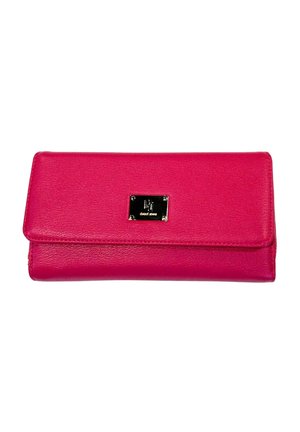 Portafoglio in pelle rosa con una texture liscia, dotato di una chiusura rettangolare in tono oro con incisione del marchio sulla parte anteriore. Design pieghevole.