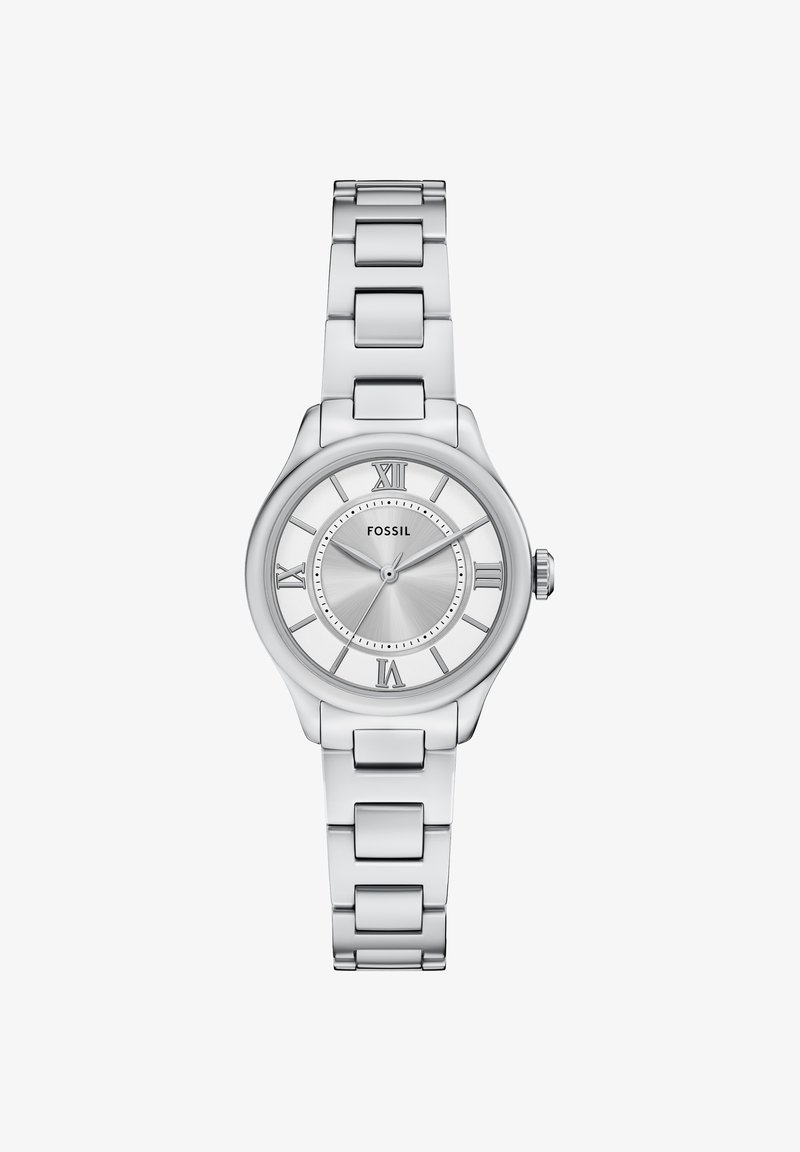 Montre bracelet Fossil argentée avec chiffres romains, trois aiguilles et un bracelet métallique maillé.