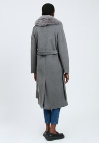 INFLUENCER COLLAR - Abrigo clásico - grey