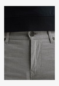 Unausgewählt, salute