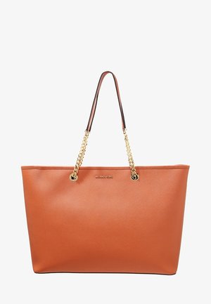 Duża brązowa torba typu tote z miękkiej skóry marki Michael Kors, z złotym łańcuchem i skórzanymi paskami na ramię, gładka faktura i subtelne logo na środku.