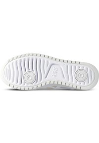 Sole di sneaker bianca con un motivo di presa testurizzato, accenti circolari e un logo in rilievo. Sono visibili bordi lisci e dettagli colorati a contrasto.