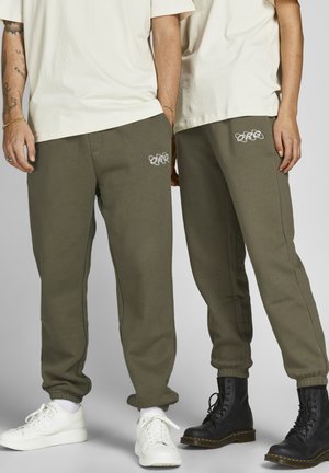 JJIKANE ELLIOT - Tracksuit bottoms - martini olive