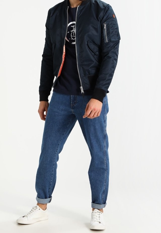 Aerzetix - Soufflet de levier de vitesse en 100% CUIR véritable Aerzetix - Soufflet de levier de vitesse en 100% CUIR véritable