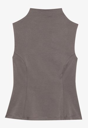 Haut sans manches gris en tissu doux avec un col montant, un buste ajusté, des coutures latérales subtiles et un ourlet évasé.
