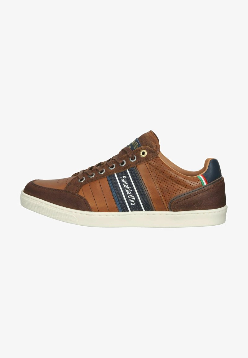 Brune lædersneaker med marineblå og hvide striber, perforerede sider, gyldne øjer og hvid gummisål. Logo på siden.