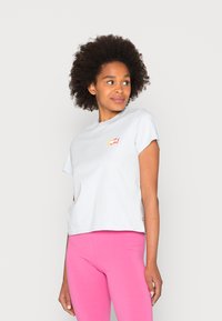 Levi's® GRAPHIC CLASSIC TEE - T-shirt estampada - pop color/arctic ice