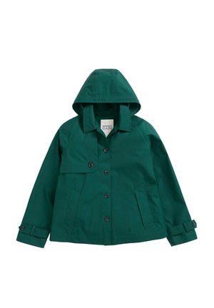 Veste imperméable verte avec capuche, dotée d'une fermeture à boutons, de poches latérales et de poignets ajustables. Confectionnée dans un tissu lisse et résistant.