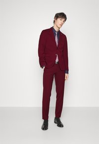 Michael Kors TRAVEL - Fato - red