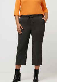Ulla Popken 7/8 BÜGELFALTEN, ELASTIKBUND, BINDE - Pantalon classique - gray