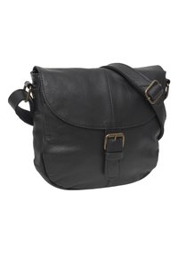 Czarna skórzana torba crossbody z klapą składana, z brązowymi elementami metalowymi, regulowanym paskiem i gładką teksturą z subtelnymi szewkami.