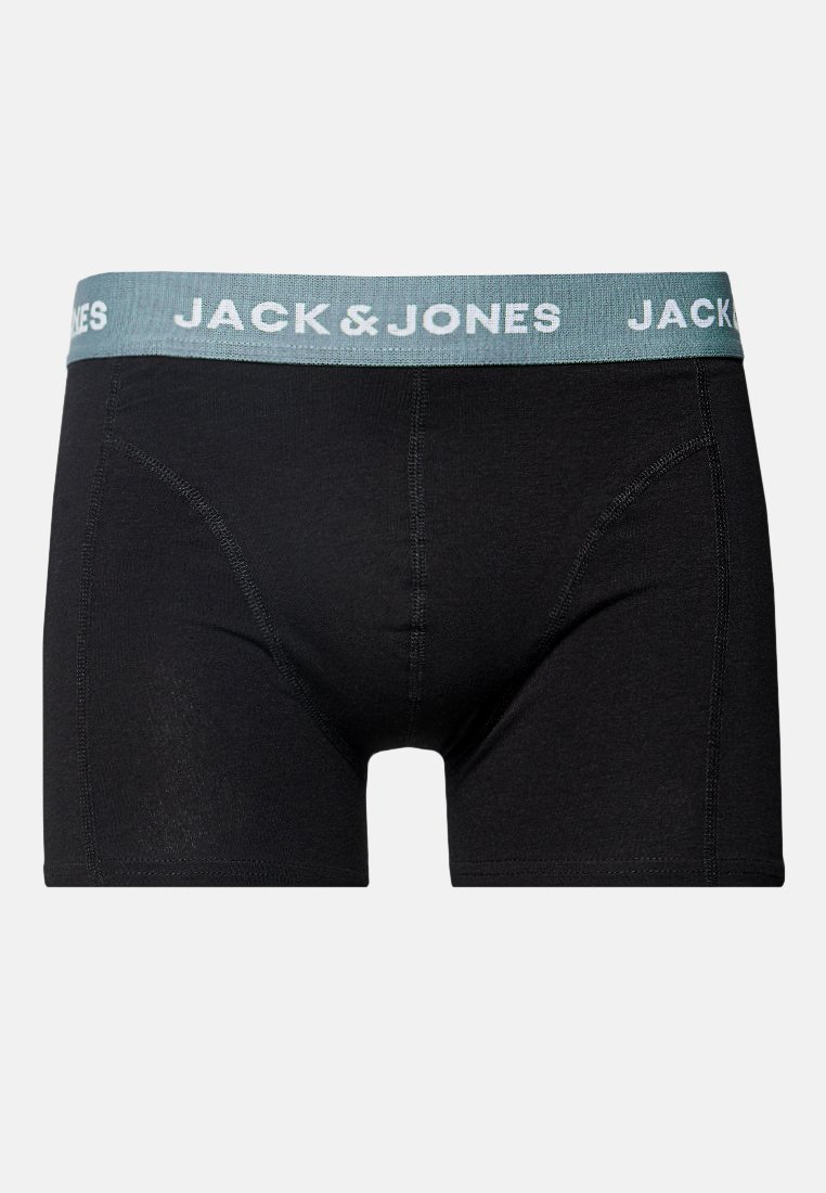 Schwarze Herrenboxershorts mit grauem Bund, der das weiße "JACK & JONES"-Logo zeigt, mit vorderem Nähdetail, im Liegen auf einem weißen Hintergrund.
