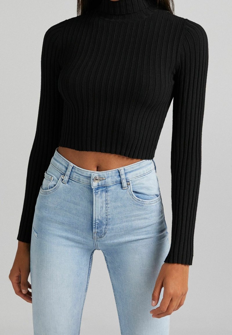 Bershka Stickad tröja - black