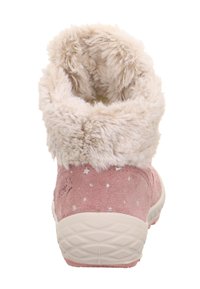 Rosa Wildlederstiefel mit einem flauschigen beigen Kragen, verziert mit silbernen Sternmustern, einer strukturierten Sohle und einer abgerundeten Form für zusätzlichen Komfort.