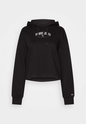 Černá zkrácená mikina s kapucí vyrobená ze směsi bavlny, s nastavitelnou kapucí a bílým logem "TOMMY JEANS" s červenými a modrými akcenty.